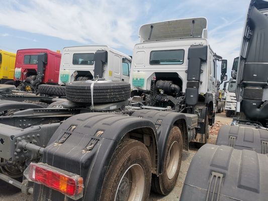 Tracteur à roues lourdes diesel d'occasion 371HP remorque avec conception de pneus sans tube