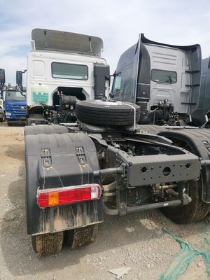 Tracteur à roues lourdes diesel d'occasion 371HP remorque avec conception de pneus sans tube