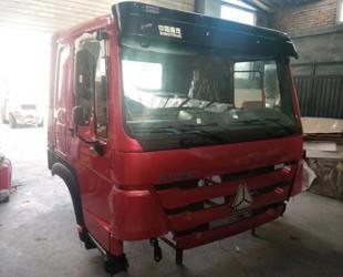 Cabine haute rouge 2 lits Sinotruk conduite de camion Tracteur avec fabrication