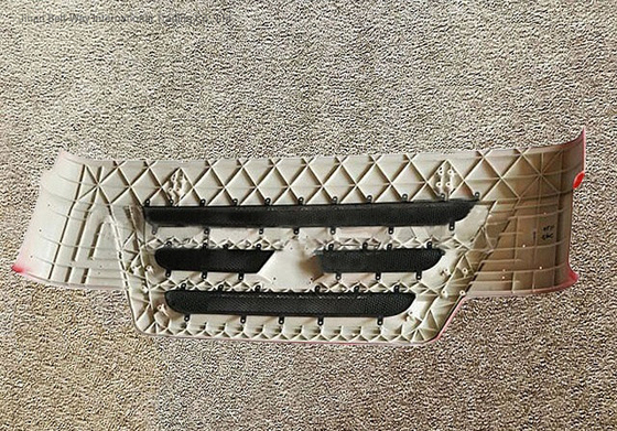 Appui en ligne pour Sinotruk HOWO Dump Truck Cabin Partie Couverture du radiateur Wg1642111010