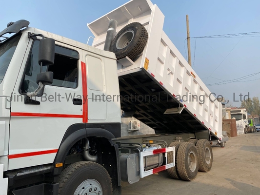 Capacité du moteur &gt; 8L Sinotruk HOWO Zz3257n3647A 371HP Euro II camion à déchargeuse